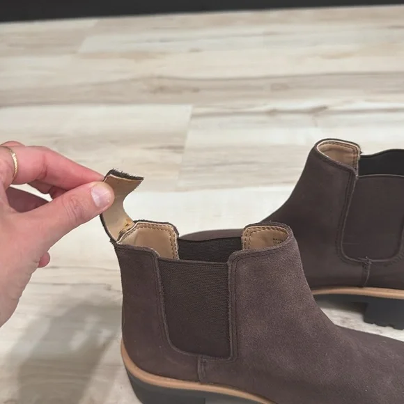 Blondo Mayes Waterproof Chelsea Boot - Picture 5 of 8